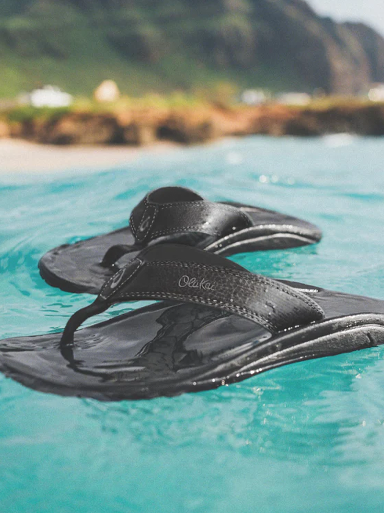 OluKai 'Ohana Sandals - Black/Black